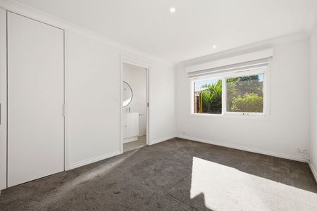 House-Like Proportions - Photo 3
