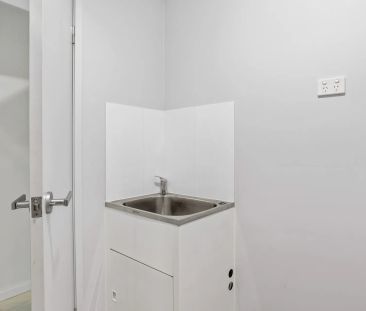 1 Bedroom unit in Quiet Culdesac Contact Julie Sykes 0438 050 110 - Photo 2