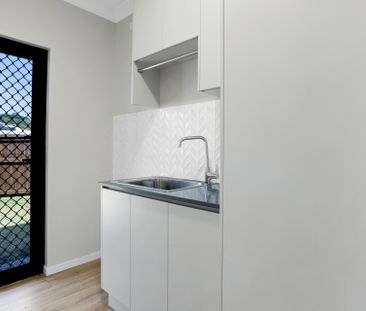 Executive home in quiet culdesac - Photo 2