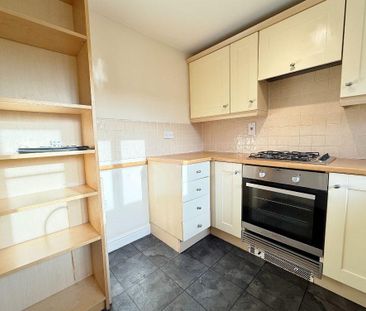 2 bedroom semi-detached house to rent - Photo 5