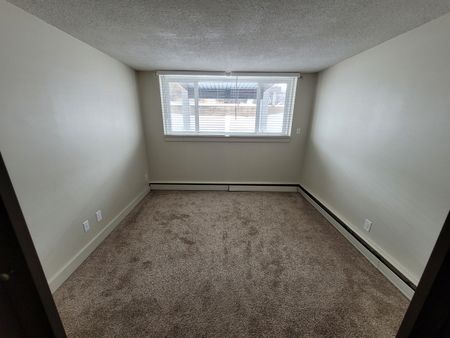 1 Bed Plus Office/Den & 1 Bath Apartment Style Property In 7th Street East – Brevoort Park Area - Photo 4