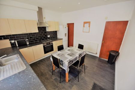 4 bedroom House in Burley Lodge Terrace, Leeds - Photo 5