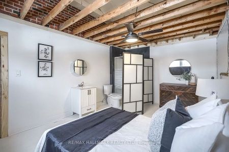 For Lease - 6 Thirty First Street Unit# UPPER, Toronto, Ontario - Photo 4