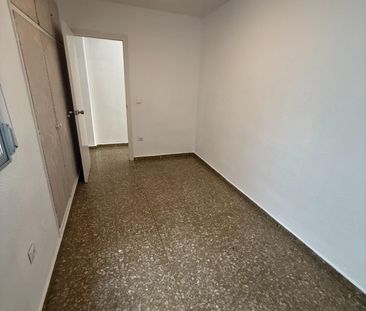 Piso de alquiler en Calle Alonso de Palencia, Carranque - Haza Cuevas - Photo 3