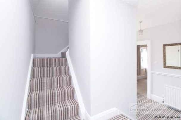 2 bedroom property to rent in Ealing - Photo 1