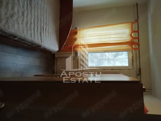 Apartament 3 camere semidecomandat zona Sagului - Fotografie 1