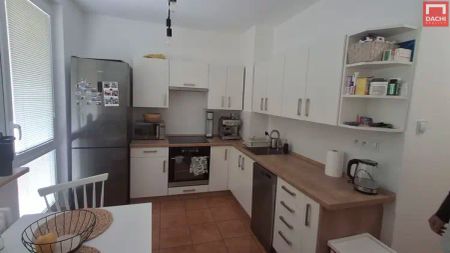 Pronájem panelového bytu po rekonstrukci, 3+1. 63 m - Photo 2