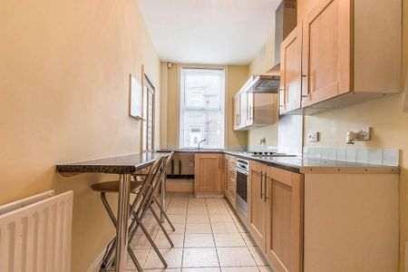 2 bedroom end of terrace house to rent - Photo 3