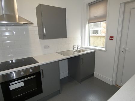 Egerton Road Flat 1 - Photo 3