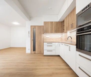 Pronájem bytu 1+kk 38 m - Fotografie 1