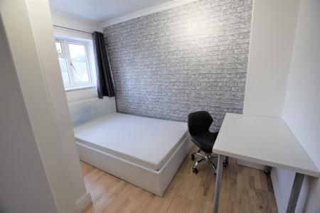 4 Bed Student Home - Edgar Road, Opposite CCCU - Photo 4