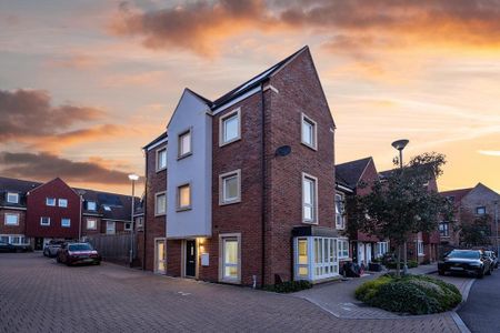 4 bedroom terraced house to rent - Photo 4