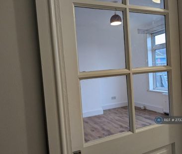 3 bedroom end of terrace house to rent - Photo 3