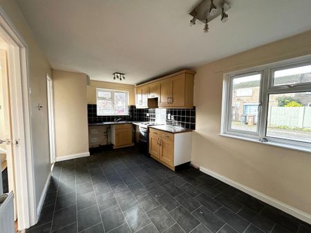 2 bedroom end of terrace house to rent - Photo 4