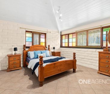 EXPANSIVE FAMILY LIVING WITH CAPTIVATING WATER VIEWS - Photo 5