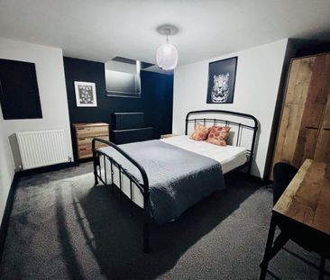 Cross Henley Road, Bramley, Leeds - Photo 5