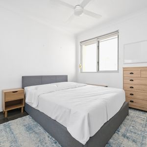 Contemporary Furnished Apartment Living, Large Open Layout - Photo 2