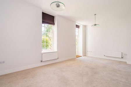 3 bedroom mid-terrace to rent Longley Road, Chichester, PO19 - Photo 5