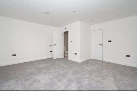 4 bedroom terraced house to rent - Photo 2