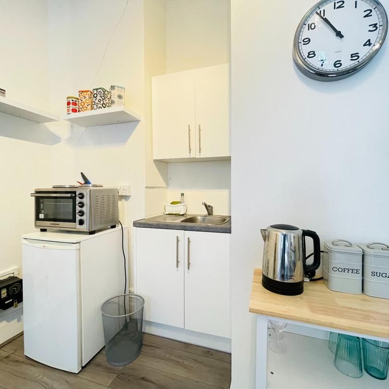 Studio to rent - Photo 1
