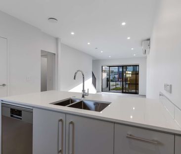 Lock and Leave Living in Flat Bush - Photo 2