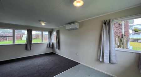 3 Bedrooms Timberlea - Photo 2