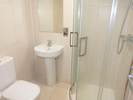 1 bedroom in a house share to rent - Photo 3