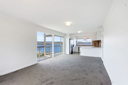 Stunning 2 Bedroom Apartment with Water Views - Photo 3