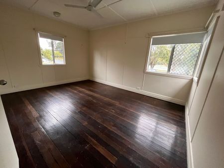 HIGHSET HOME IN THE HEART OF GRACEVILLE - Photo 2