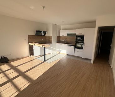 Location Appartement 3 pièces 67m² - Photo 2