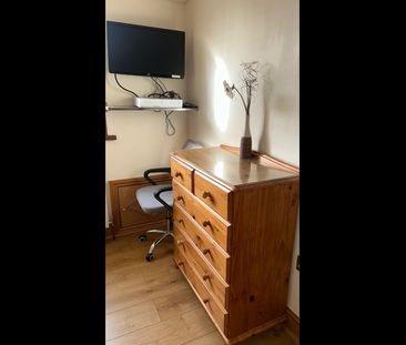 Room in a Shared House, Elm Road, E11 - Photo 3