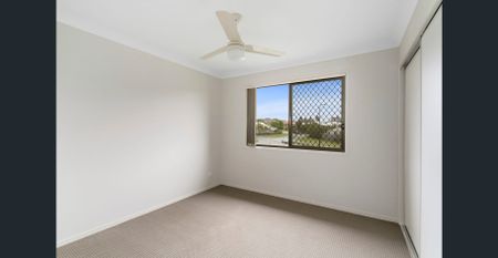 Spacious Four Bedroom Family Home - Photo 3