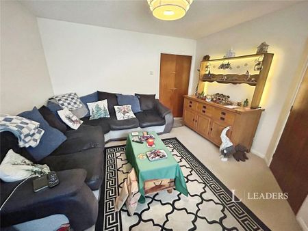 3 bedroom semi-detached house to rent - Photo 2