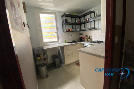 Location Appartement 1 pièce 31m² ST CYR SUR MER 83270 - Photo 2