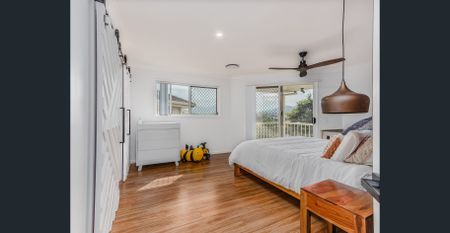 Massive Views, Spacious Family Home - Photo 3