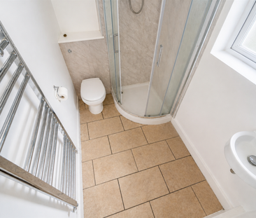 5 bedroom end of terrace house to rent - Photo 2