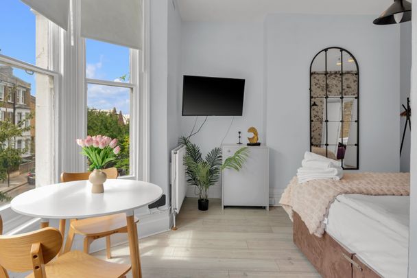 Studio Flat, Lena Gardens, W6 - Photo 1