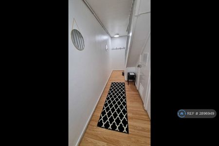 5 bedroom semi-detached house to rent - Photo 4