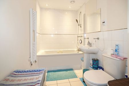 1 Bedroom - Photo 3
