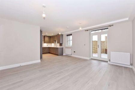 A beautifully presented two bedroom ground floor apartment, centrally located on Station Road - Photo 3