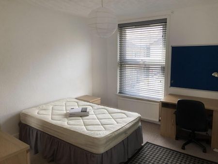 6 bedroom house to rent - Photo 2