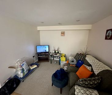 3 Bed, 2.5 Bath Upper Unit in Mississauga | Private Deck - Photo 4