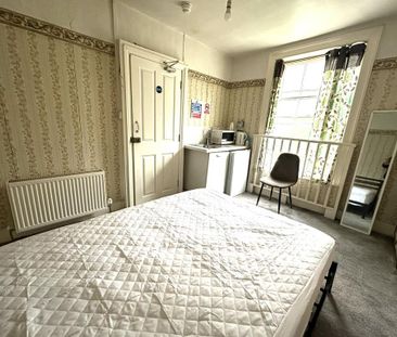 6 bedroom terraced house to rent - Photo 2