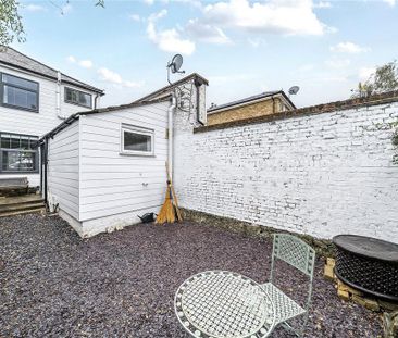 2 bedroom end of terrace house to rent - Photo 2