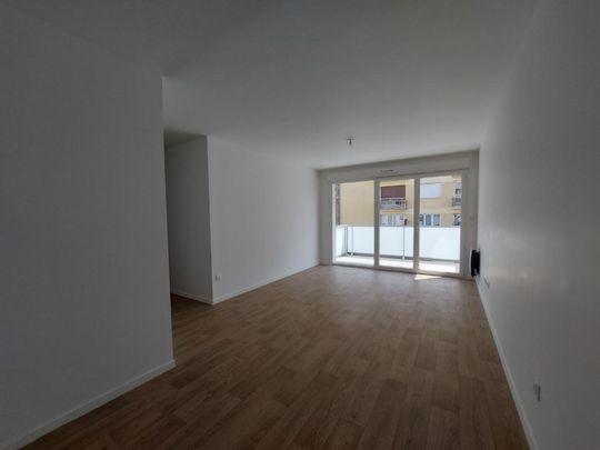 Location Appartement 2 pièces 46m² PETIT COURONNE 76650 - Photo 1