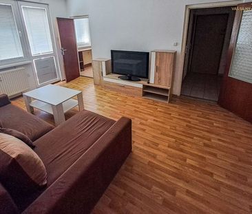 Priestranný 2-izbový byt na prenájom – sídlisko Adama Trajana - Fotografia 1