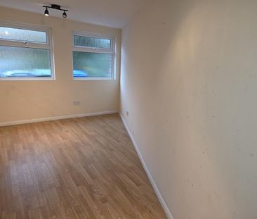 4 bedroom detached house to rent - Photo 4