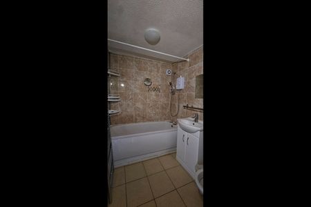 1 Bed Flat, Stratford, E15 - Photo 4