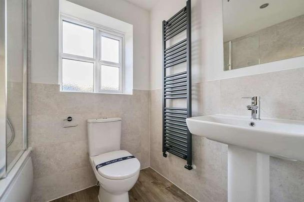 Taylor Lane, Preston, PR4 - Photo 1