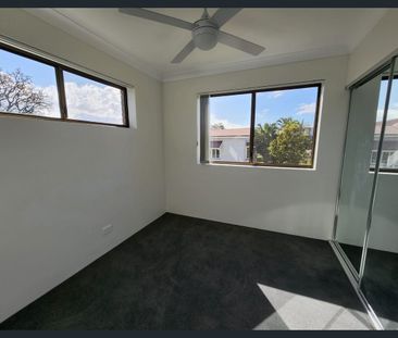 Renovated! Spacious! Walk to everything! - Photo 2